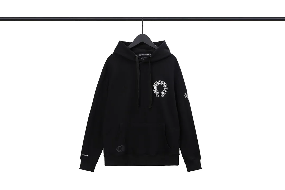 M17—P210 -Chrome Hearts/Chrome Hearts printed sweatshirt cardigan jacket -420 grams of high-density, high-quality wool, soft, delicate and skin-friendly, soft and silky to the touch, warm and skin-friendly -The hardware zipper accessories are all customized and full of details -Colour: black white -Size: S M L XL